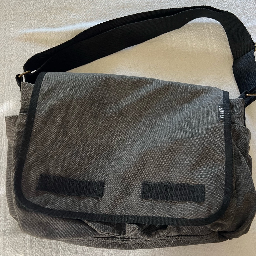 Everest Messenger Bag